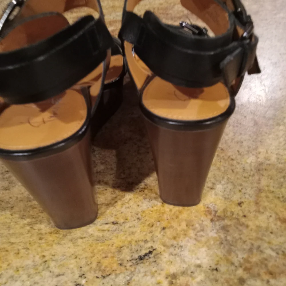 Shoes - Picture 4 of 8